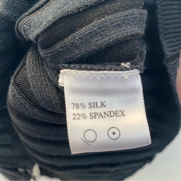 NWOT: Sculpture Silk Large Ruffle Black Zip Up Sweater - Picture 4 of 5